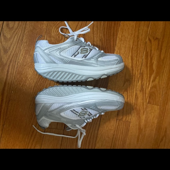 Skechers Sneakers - Picture 2 of 16